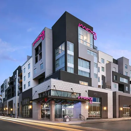 Moxy Nashville Vanderbilt Area